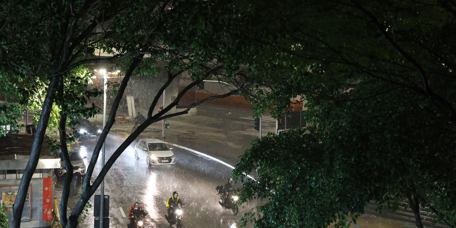 Chuvas deixam São Paulo em estado de atenção; 31 mil ficam sem energia