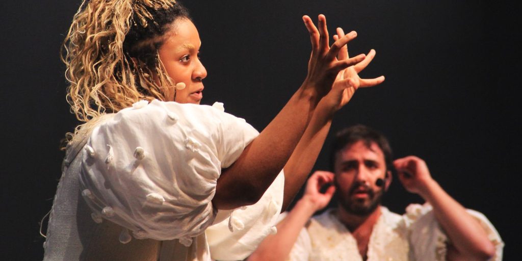 ‘os-irmaos-karamazov’-volta-ao-rio-com-acessibilidade-integrada-a-peca