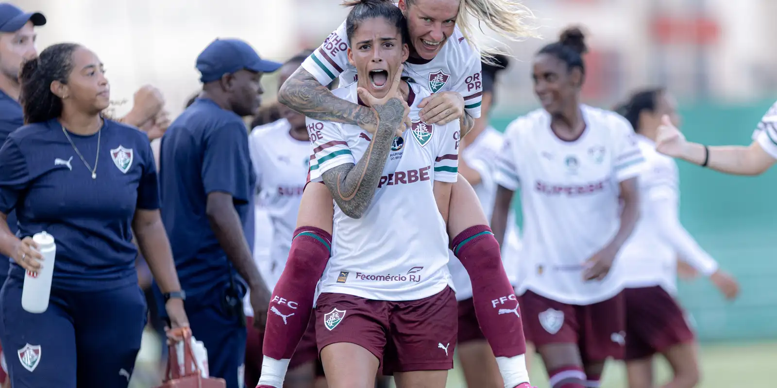 com-gol-no-fim,-fluminense-bate-vitoria-pelo-brasileirao-feminino