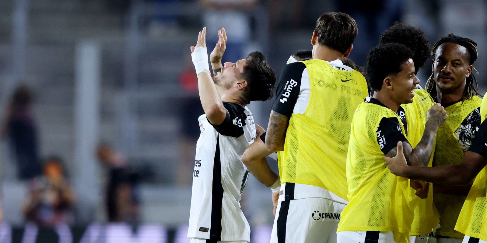 Corinthians é eficiente e derrota Athletico na Arena da Baixada