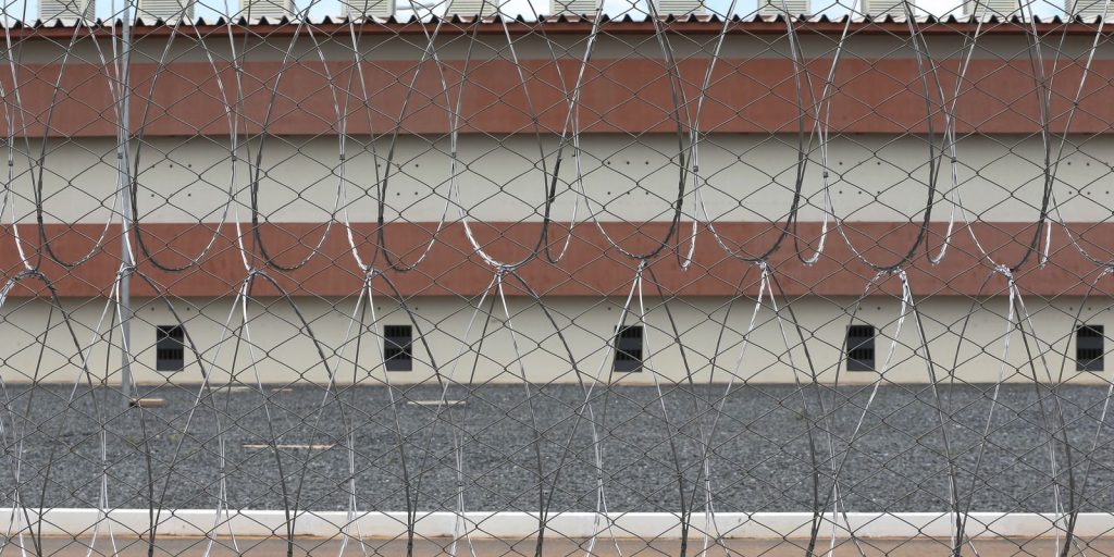 vorcaro-chega-a-brasilia-em-voo-da-pf-e-vai-para-presidio-federal