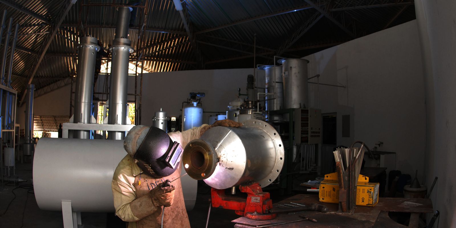 faturamento-da-industria-sobe-2,3%-em-janeiro,-mas-esta-abaixo-de-2025