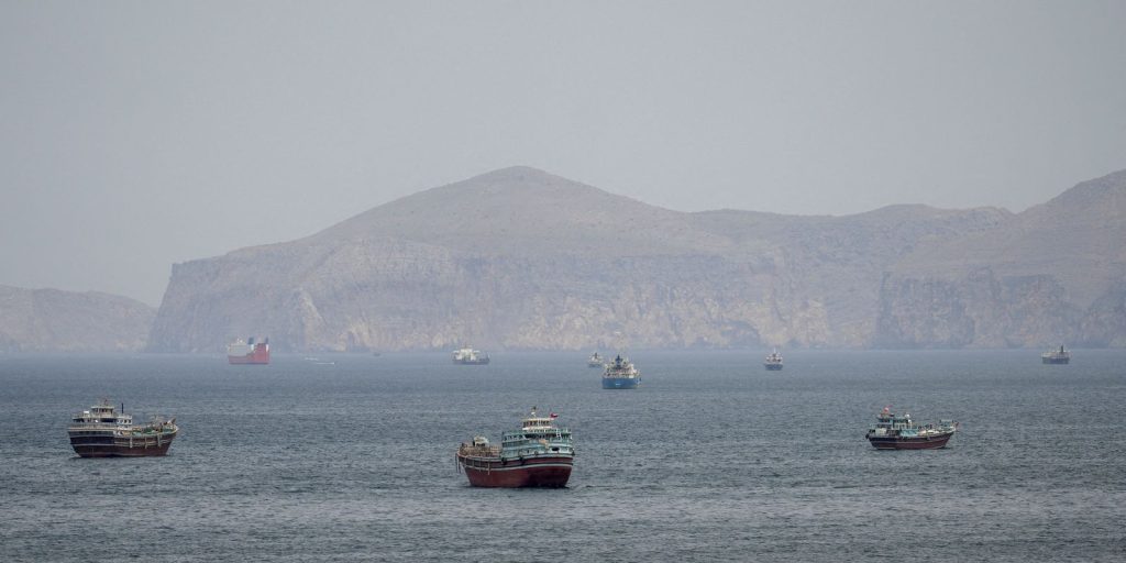 misseis-atingem-navio-de-guerra-dos-eua-que-tentava-entrar-em-ormuz